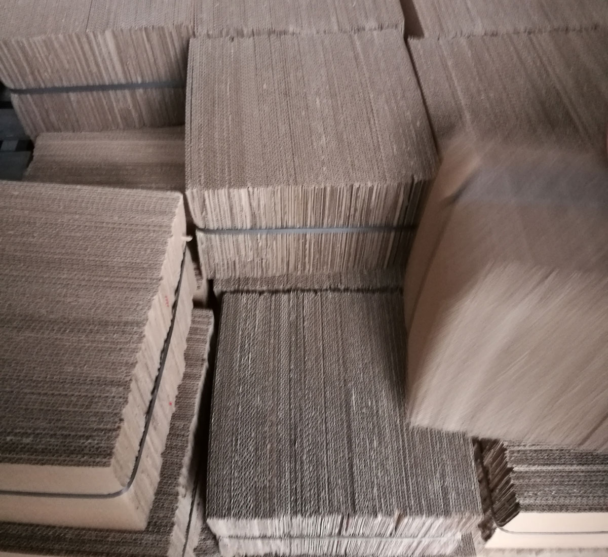 上海河姆渡實業發展有限公司委托龍騰生產蘋果包裝紙箱