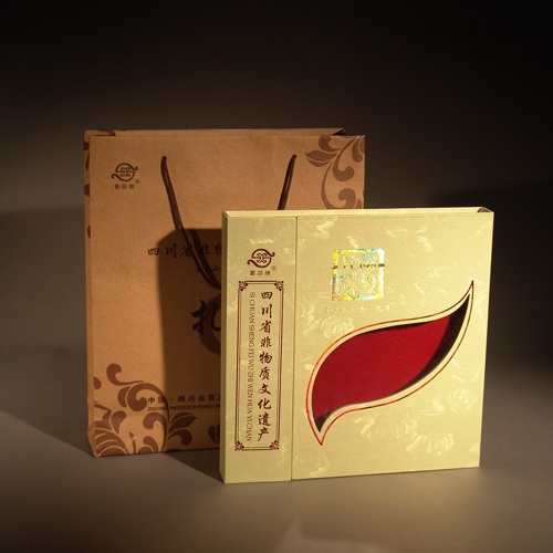 紀念品包裝設計-自貢扎染非物質文化遺產包裝設計|旅游紀念品非物質文化遺產藝術品禮盒包裝手提袋包裝設計效果圖